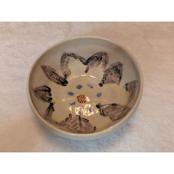Handcrafted Studio Pottery Ceramic Bowl With Floral Design 5.5" Dia. Signed JW - Picture 3 of 8